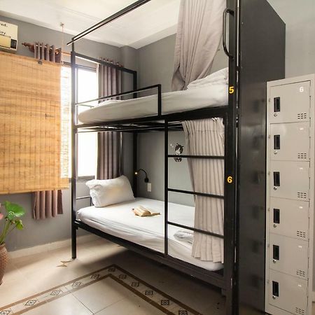 The Art - Vitamin Smiles Hostel 胡志明市 外观 照片