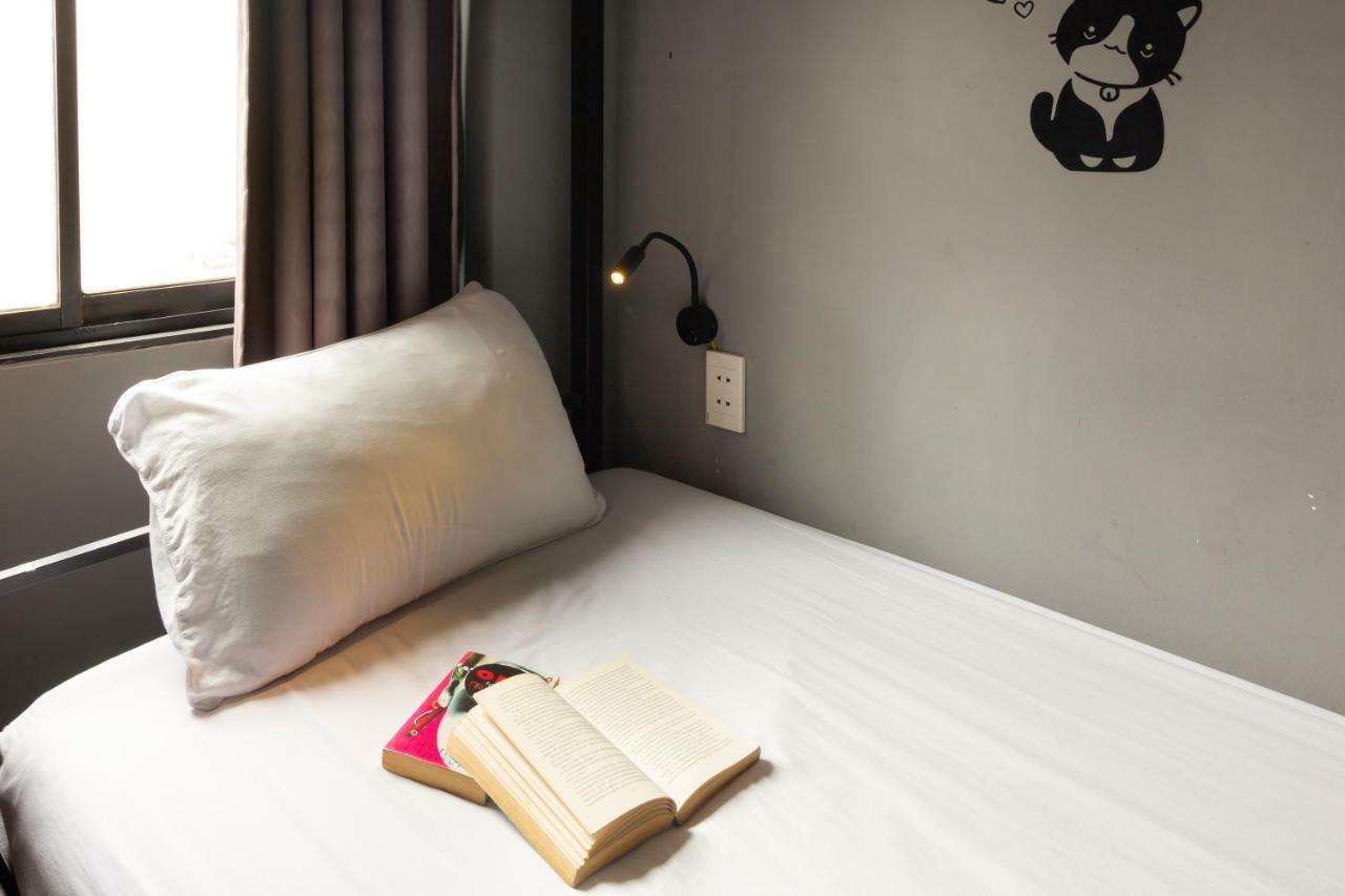 The Art - Vitamin Smiles Hostel 胡志明市 外观 照片