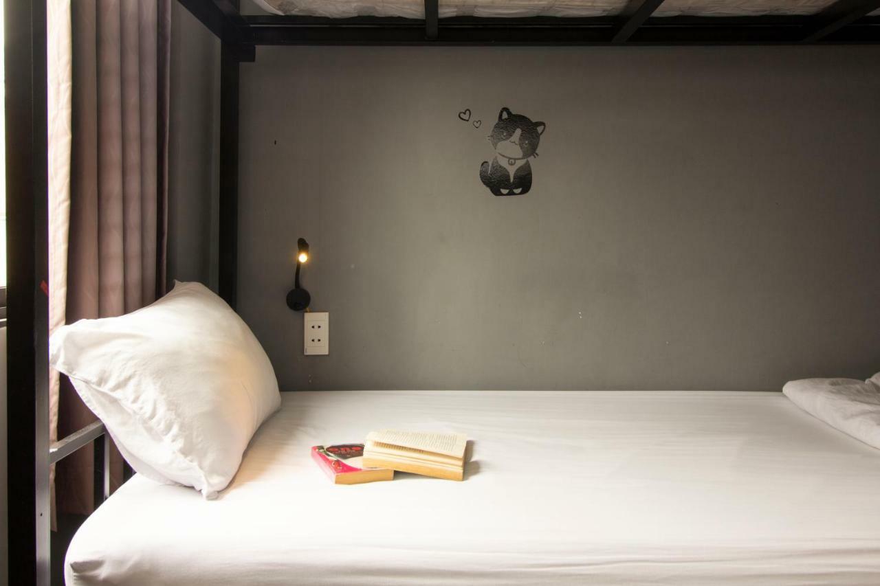The Art - Vitamin Smiles Hostel 胡志明市 外观 照片