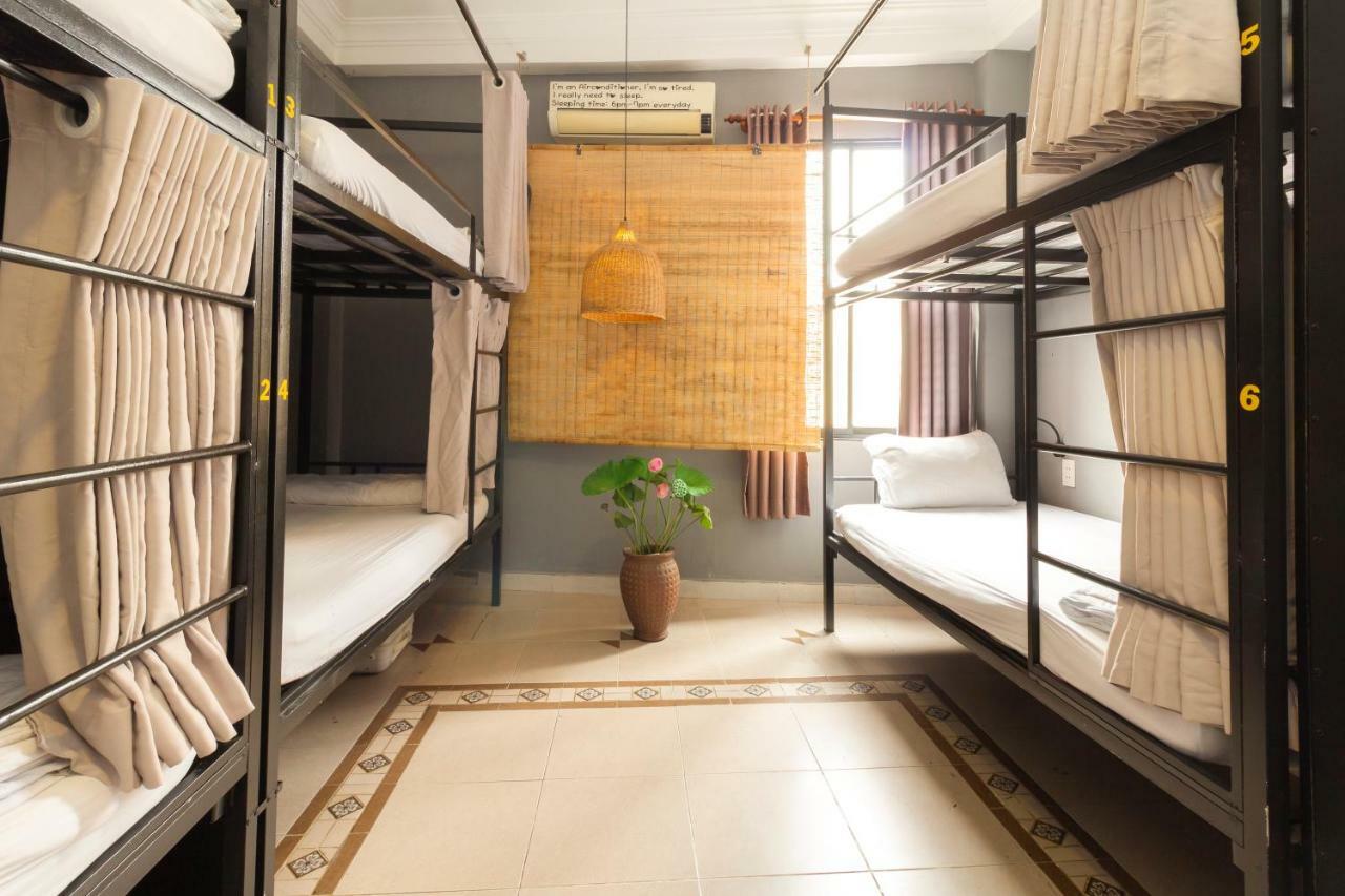 The Art - Vitamin Smiles Hostel 胡志明市 外观 照片