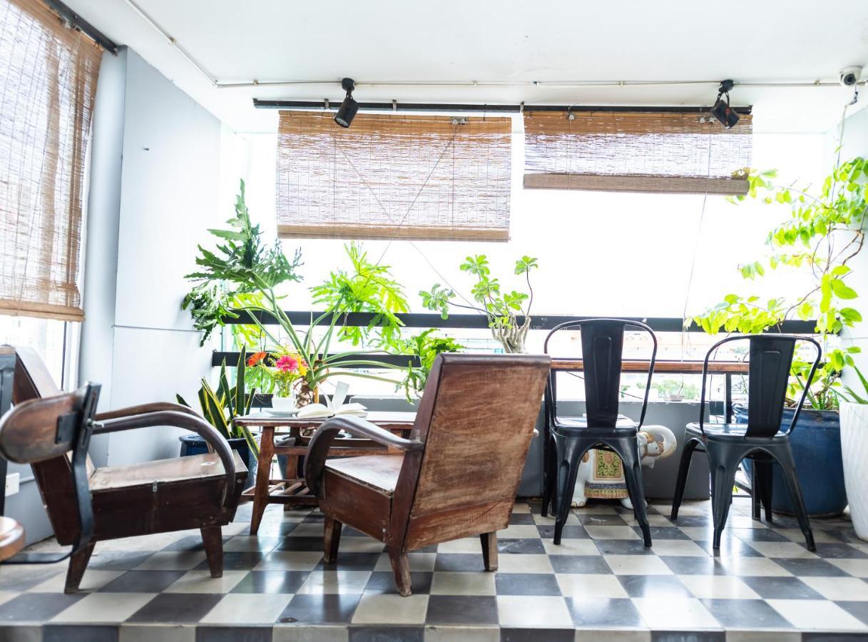 The Art - Vitamin Smiles Hostel 胡志明市 外观 照片