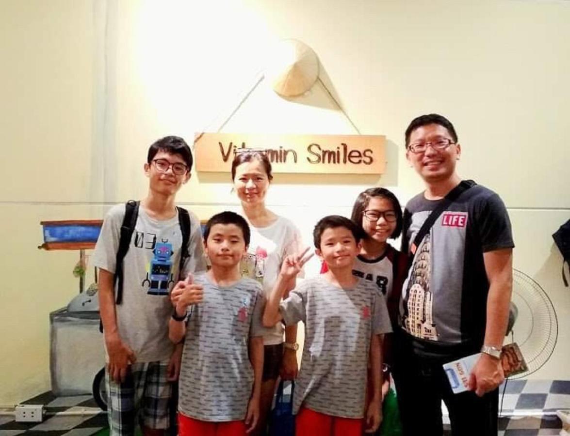 The Art - Vitamin Smiles Hostel 胡志明市 外观 照片